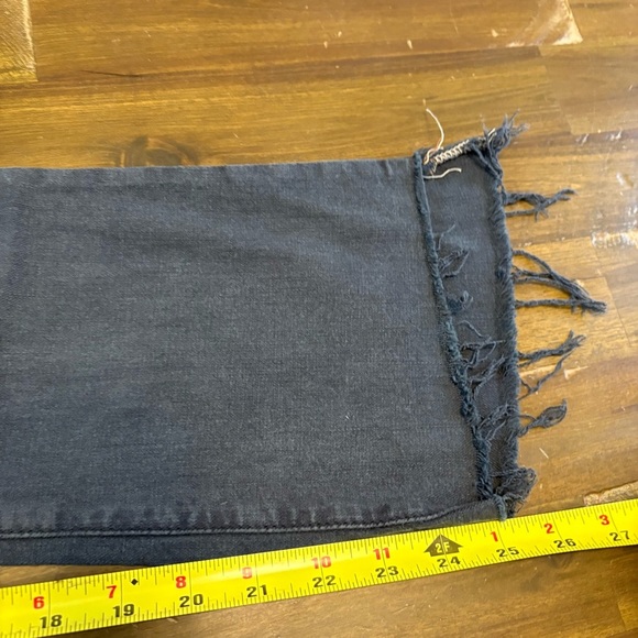 MOTHER Insider Crop Step Fray Faded Black Ankle Cropped 26 Distressed Jeans - Picture 10 of 12